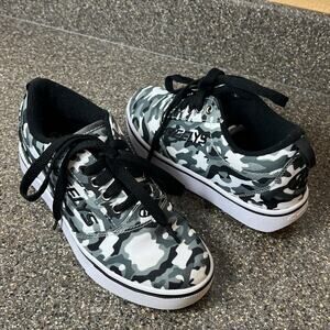 Heelys Pro 20 Kids Youth Size 3 Charcoal Camo Skate Shoes Canvas Lace Up Sneaker